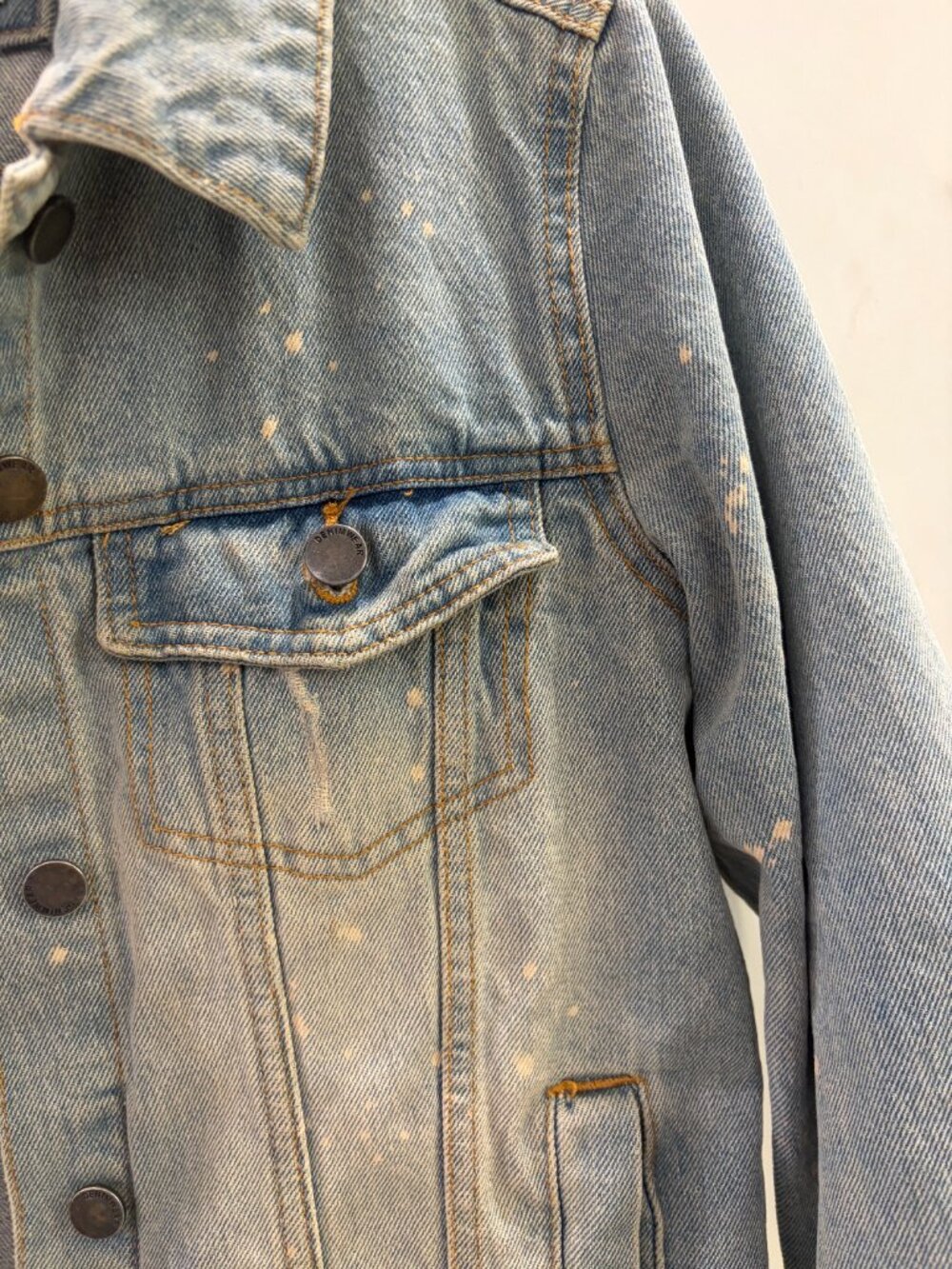 Ashley Vintage Charm Light Wash Distressed Denim Jacket Women's Medium, EUC - Picture 4 of 6